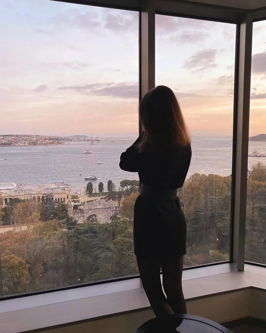 Мы остановились в отеле Swissotel The Bosphorus Istanbul с потрясающим видом на пролив Босфор😍 ⠀ Оте