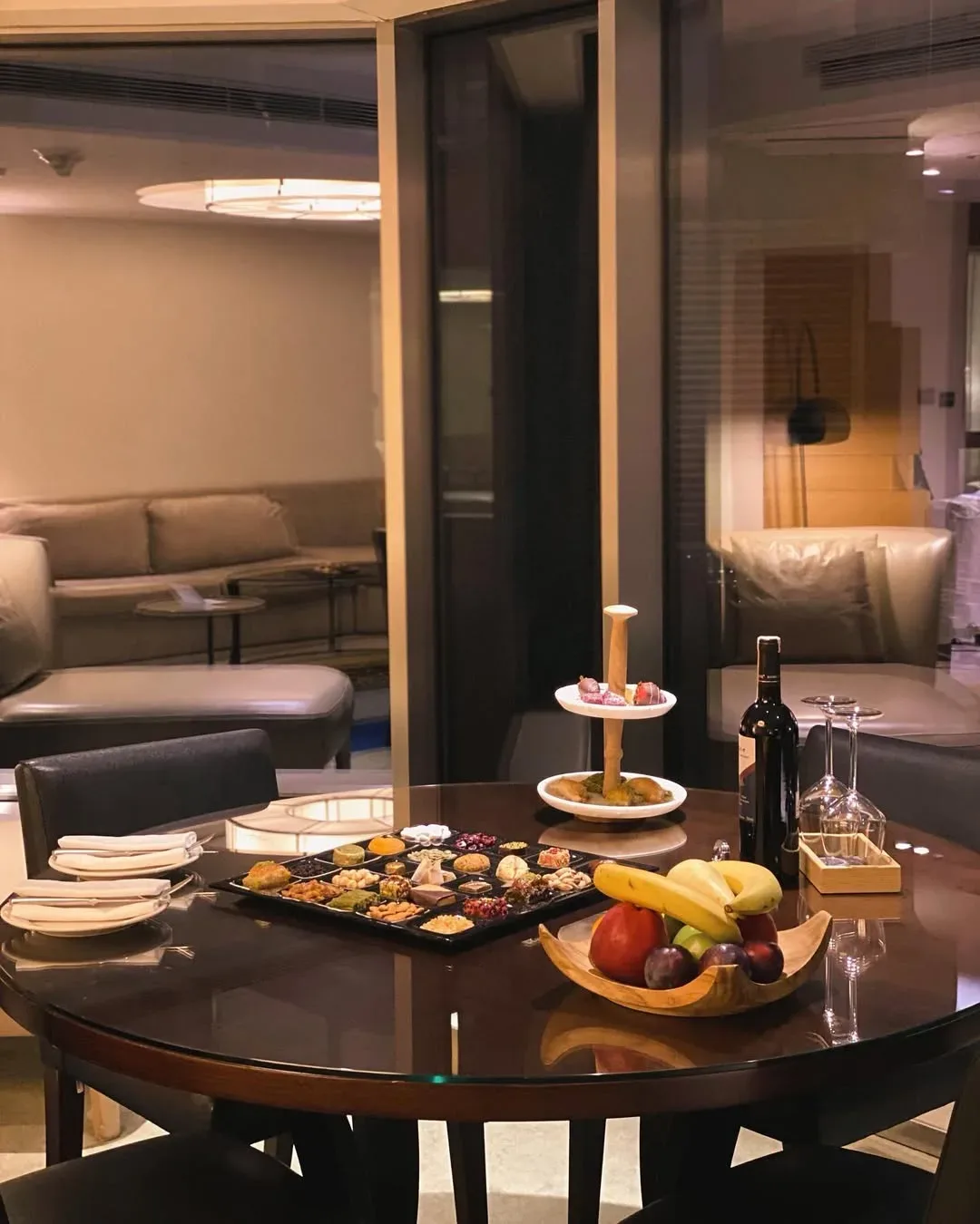 Мы остановились в отеле Swissotel The Bosphorus Istanbul с потрясающим видом на пролив Босфор😍 ⠀ Оте