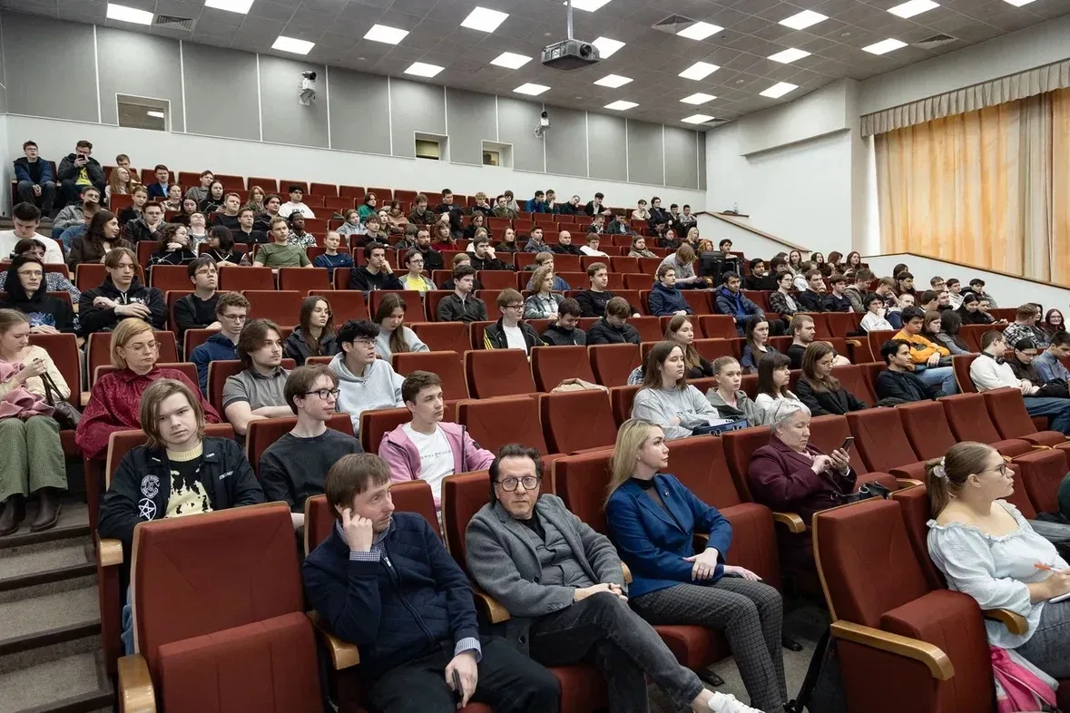 Вице-президент Сбера встретился со студентами в своей альма-матер  🎓 В конгресс-центре МТУСИ состоял