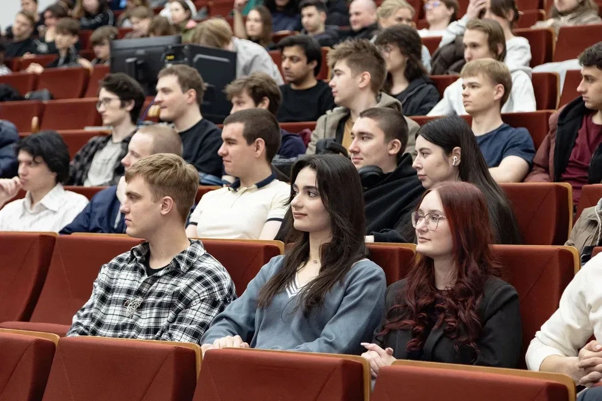 Вице-президент Сбера встретился со студентами в своей альма-матер  🎓 В конгресс-центре МТУСИ состоял