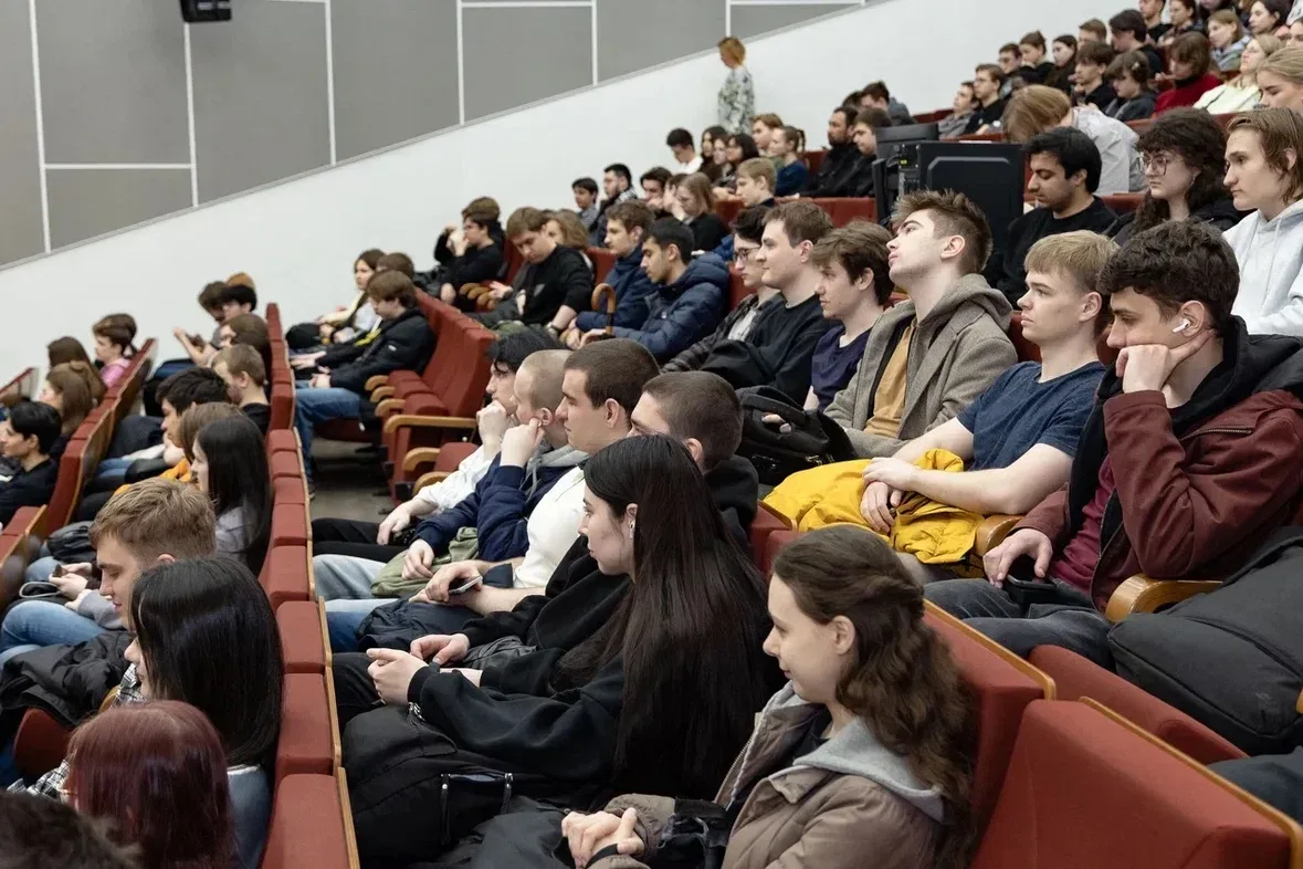 Вице-президент Сбера встретился со студентами в своей альма-матер  🎓 В конгресс-центре МТУСИ состоял