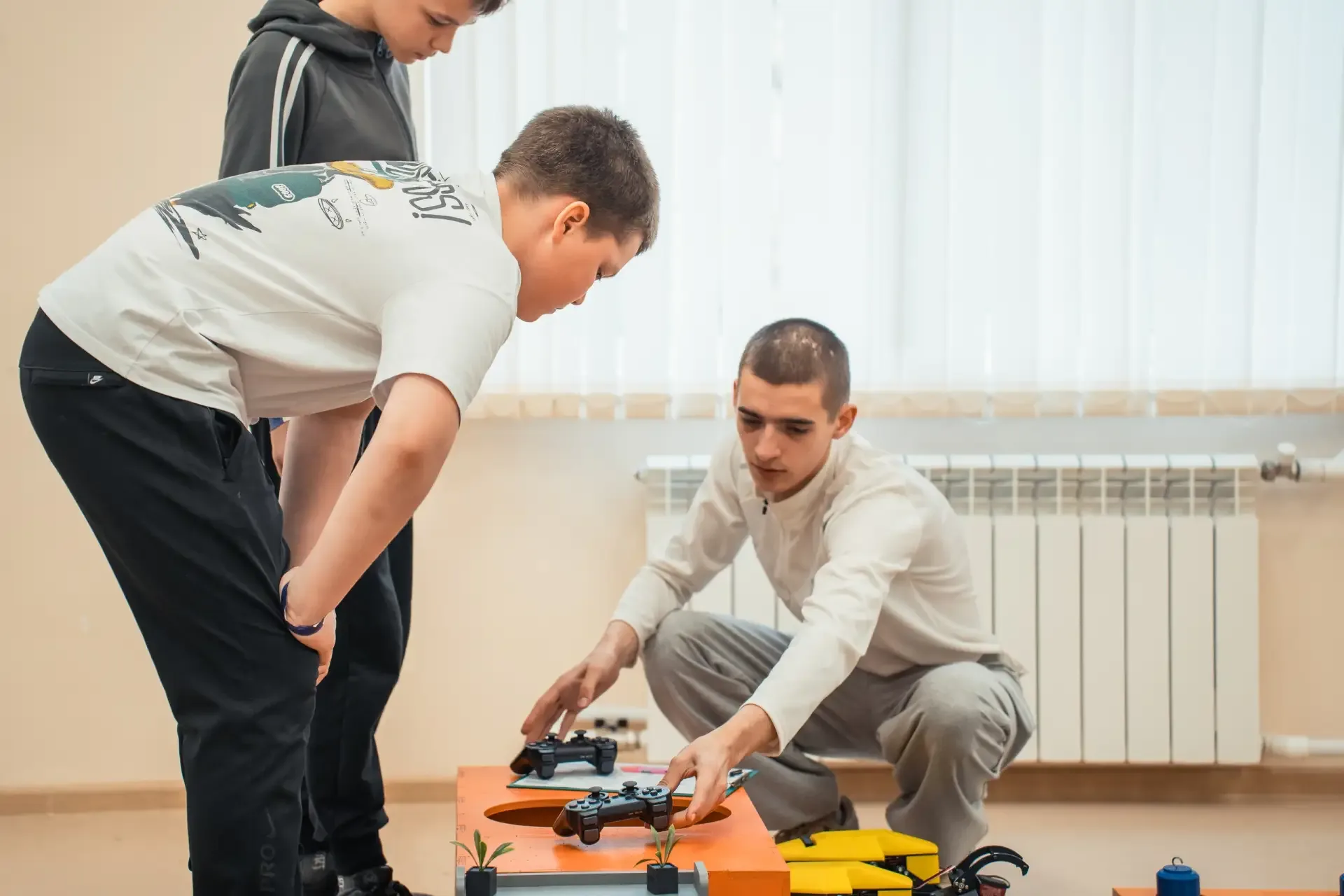 😃 Управление роботами, «умные» ульи и прогнозы от школьников! В Вологодской ГМХА прошли конкурсные и