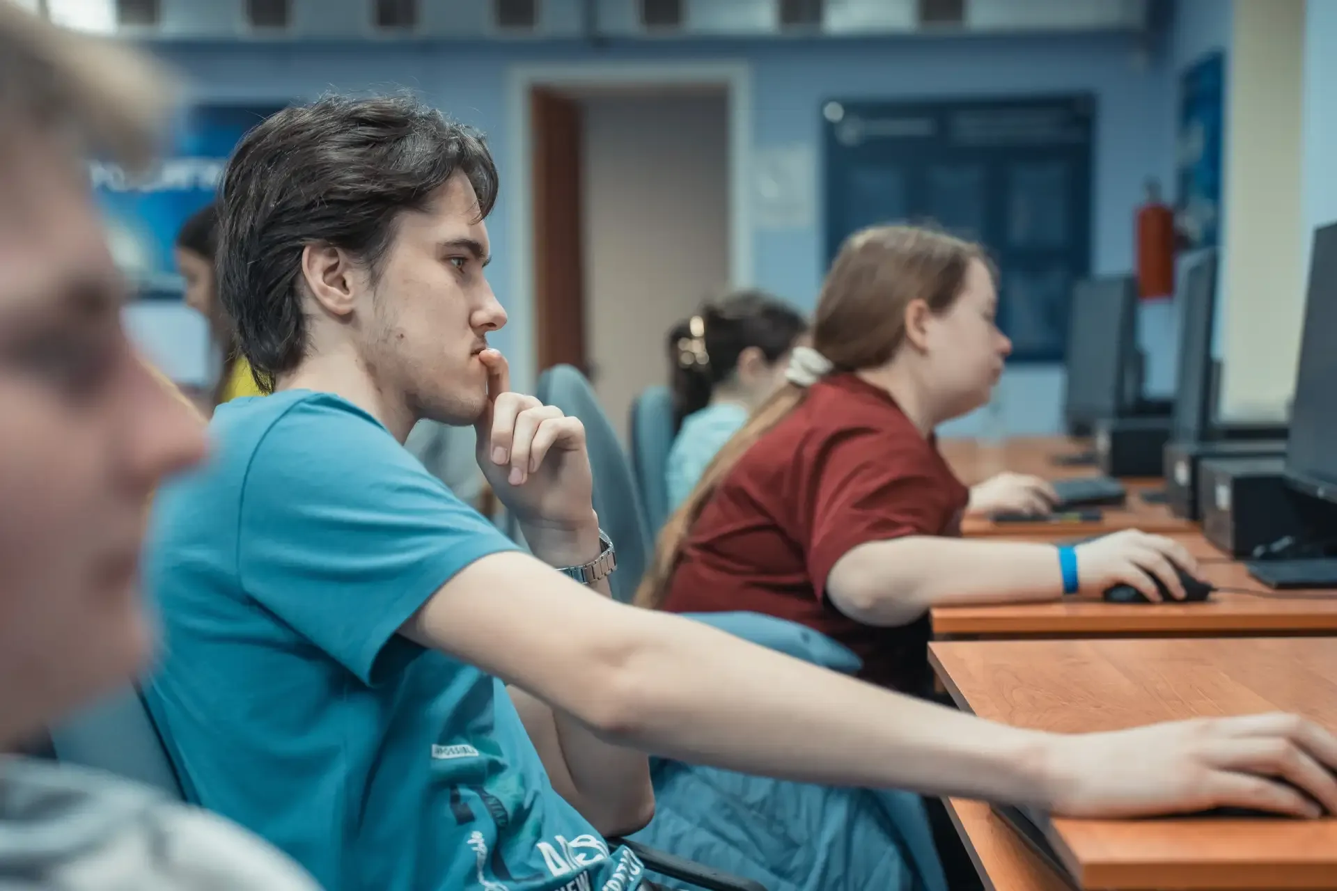😃 Управление роботами, «умные» ульи и прогнозы от школьников! В Вологодской ГМХА прошли конкурсные и
