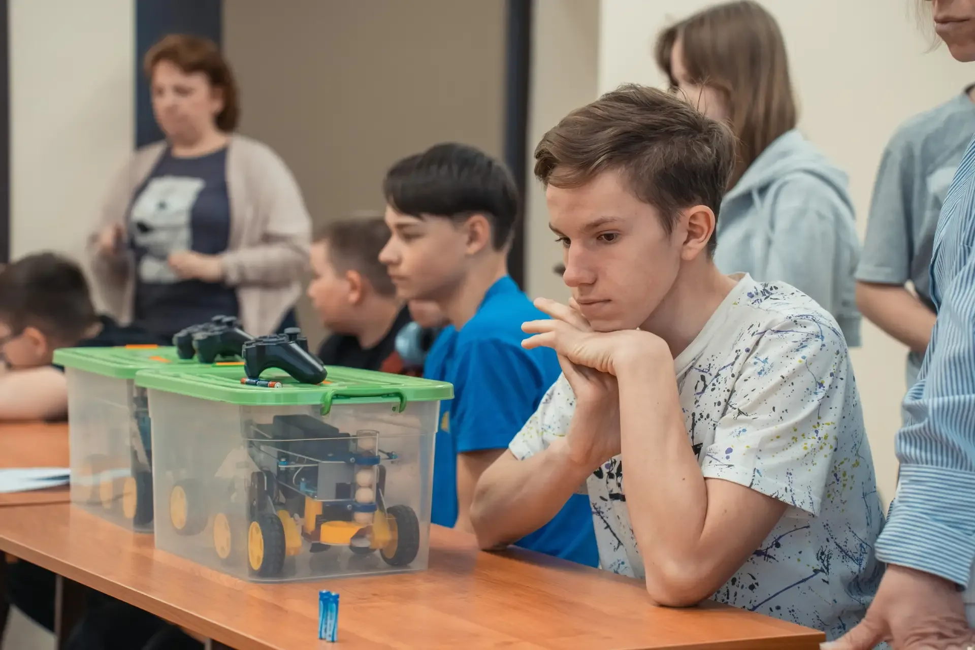 😃 Управление роботами, «умные» ульи и прогнозы от школьников! В Вологодской ГМХА прошли конкурсные и