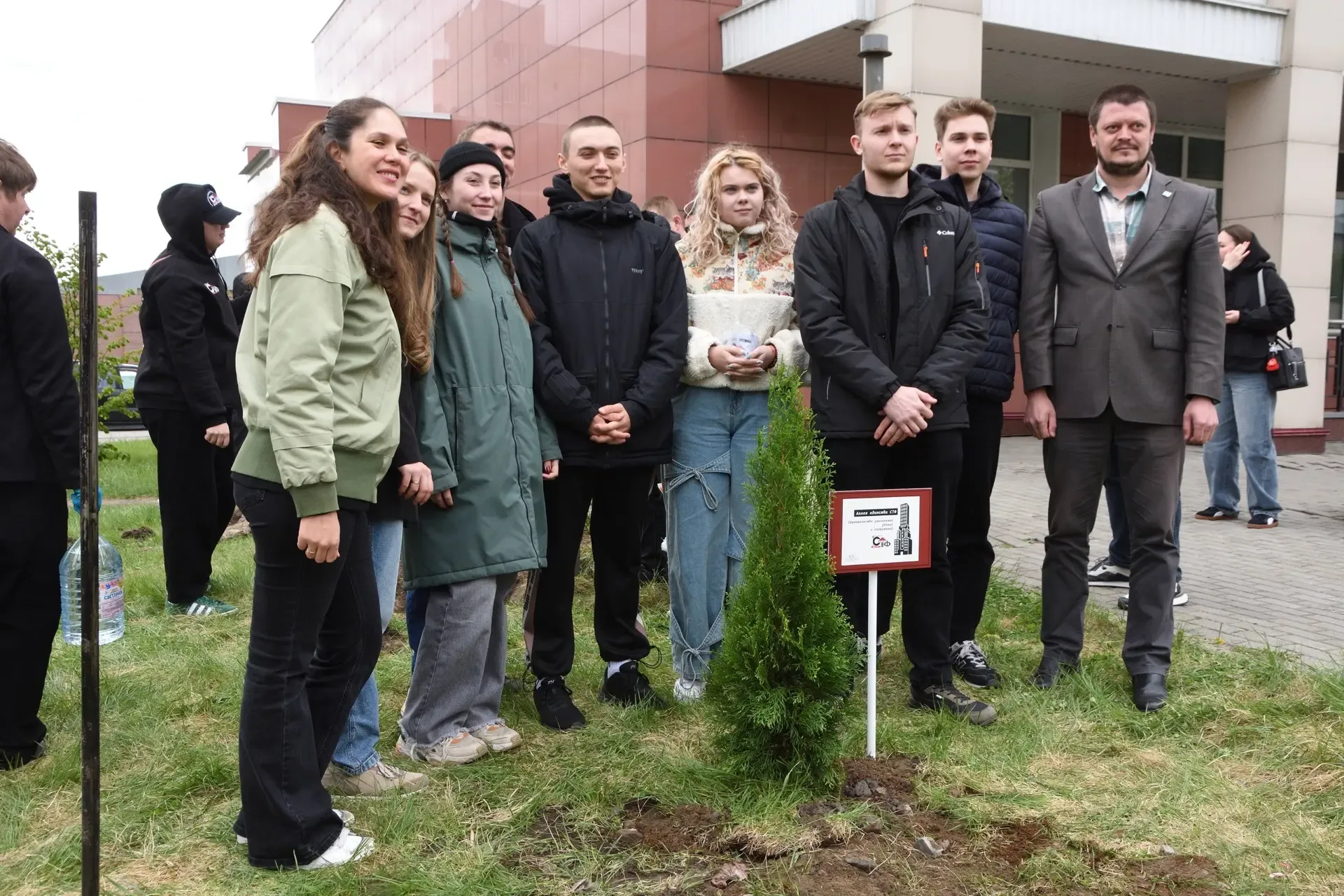 Заложили «Аллею единства»    У нового корпуса Алтайского государственного технического университета 