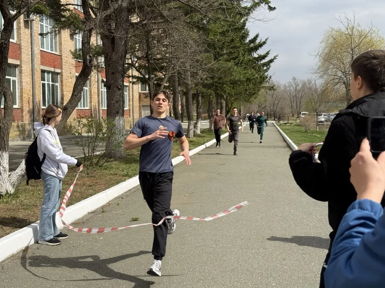 🇷🇺 «Zaбег Победы — 1945» в Приморском ГАТУ! 🏁  В нашем университете прошла Всероссийская спортивно-п