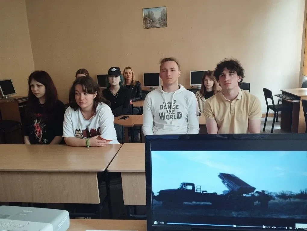 ✍️В рамках республиканской акции «Уроки Русской весны» студенты Донецкого колледжа экономики, технол