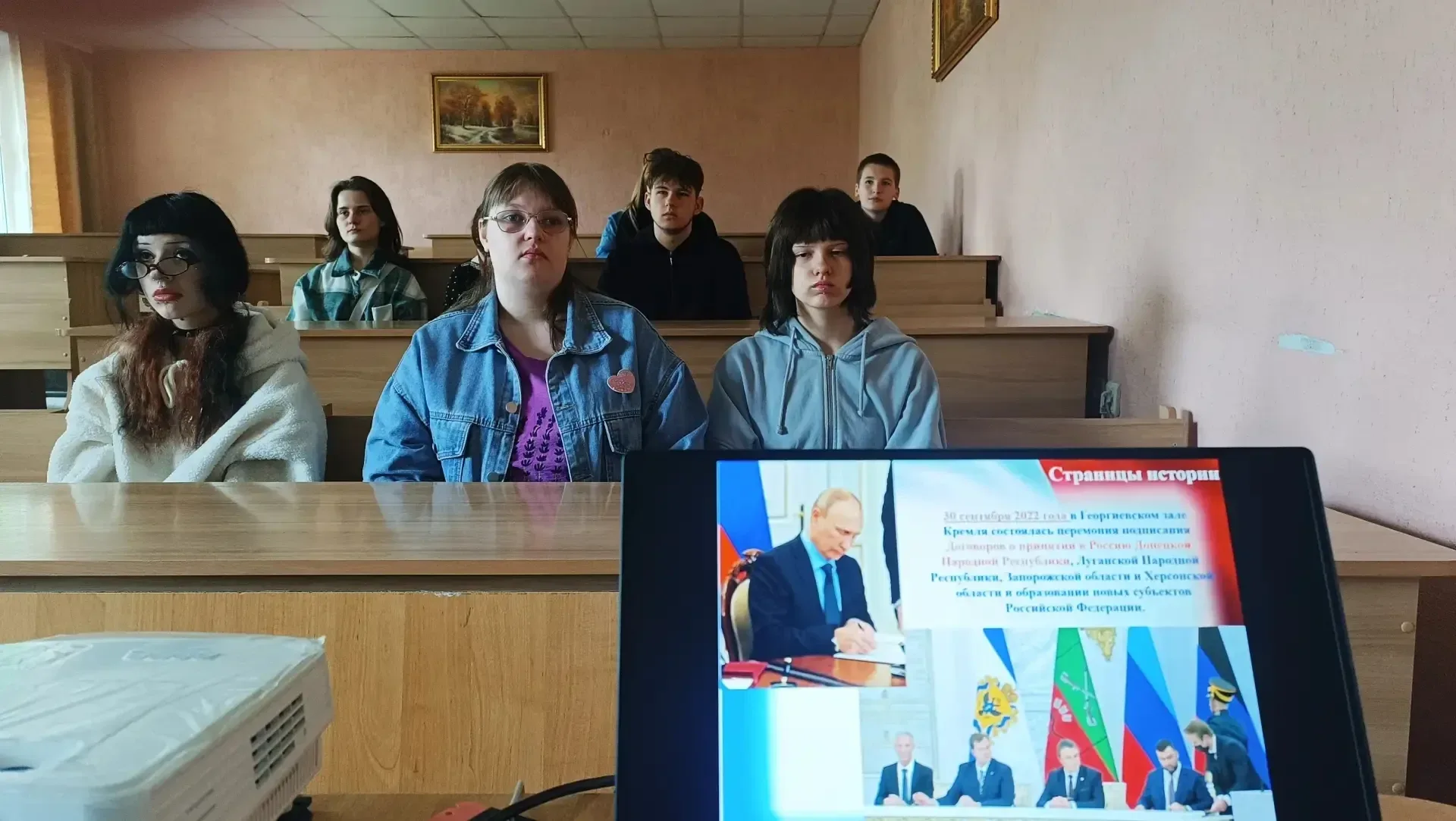 🗓В рамках празднования годовщины «Русской весны» в Донецком колледже экономики, технологий и дизайна