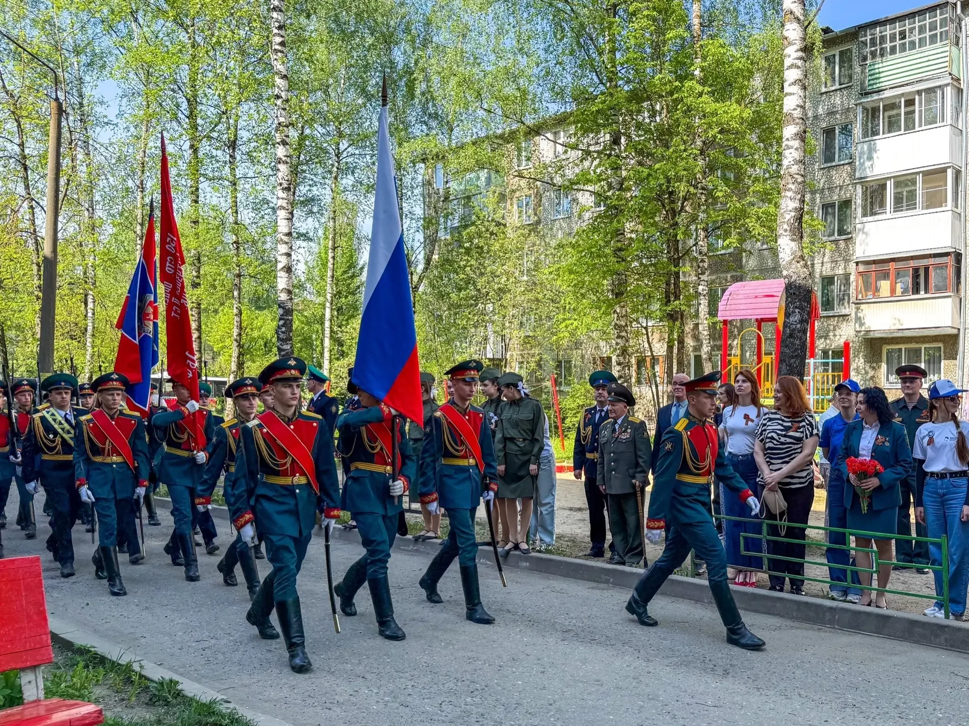 Парад у дома  🪖Молодежный совет ОСФР по Смоленской области присоединился к акции «Парад для одного в
