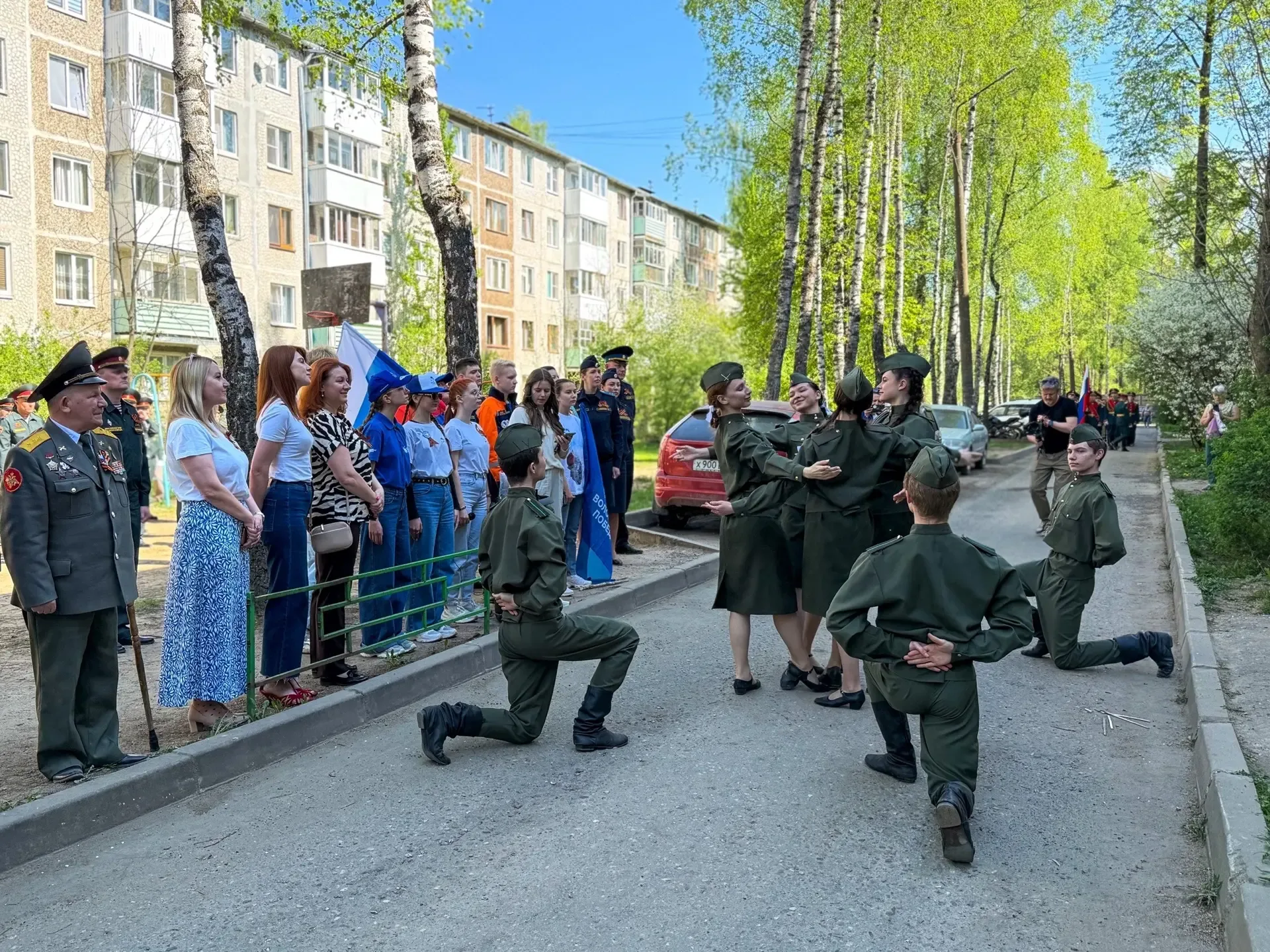 Парад у дома  🪖Молодежный совет ОСФР по Смоленской области присоединился к акции «Парад для одного в