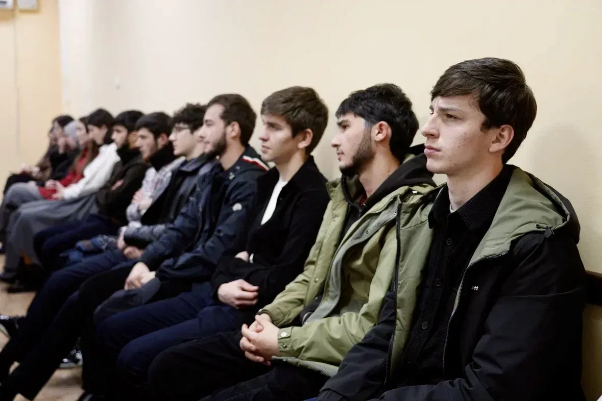 «СВОИ ГЕРОИ: Кто сегодня защищает страну»  В Карачаево-Черкесском государственном университете имени
