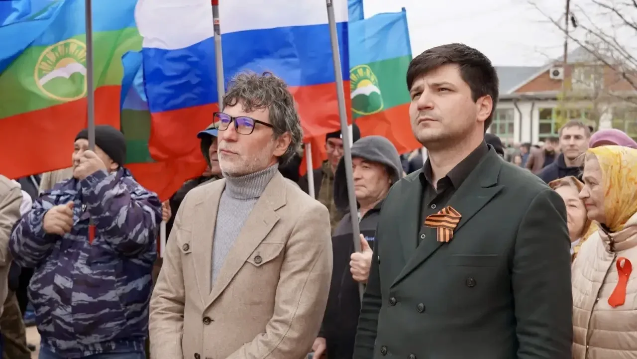 Сотрудники и студенты КЧГУ приняли участие в митинг-концерте, приуроченном к Празднику Весны и Труда