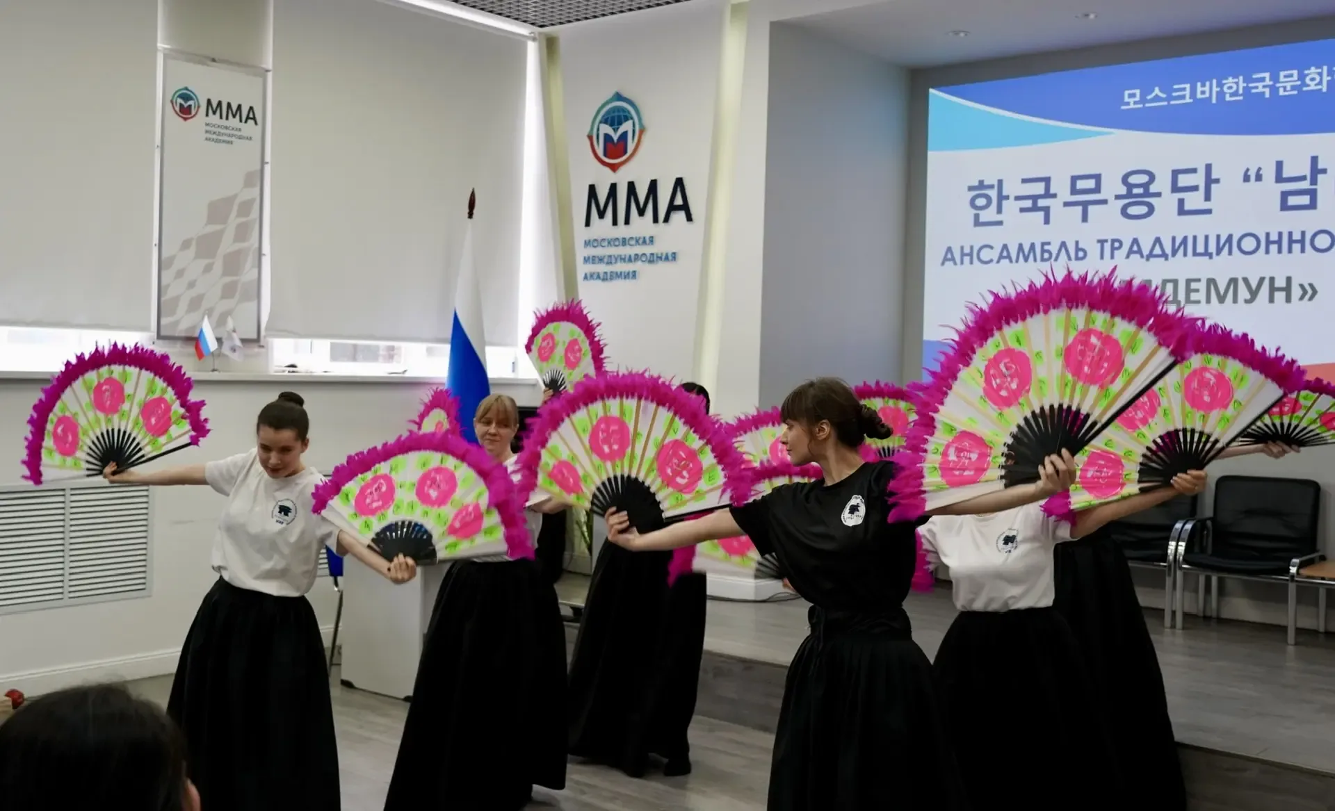 🇰🇷 29 апреля в ММА приезжала Школа корейской культуры и языка в Москве во главе с директором школы М