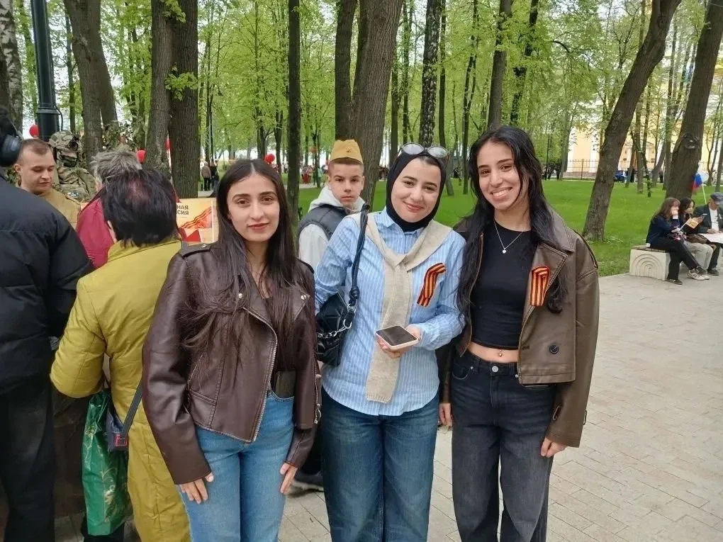 День Победы глазами студентов со всего мира  🕊️ 9 мая иностранные магистранты, студенты и слушатели 
