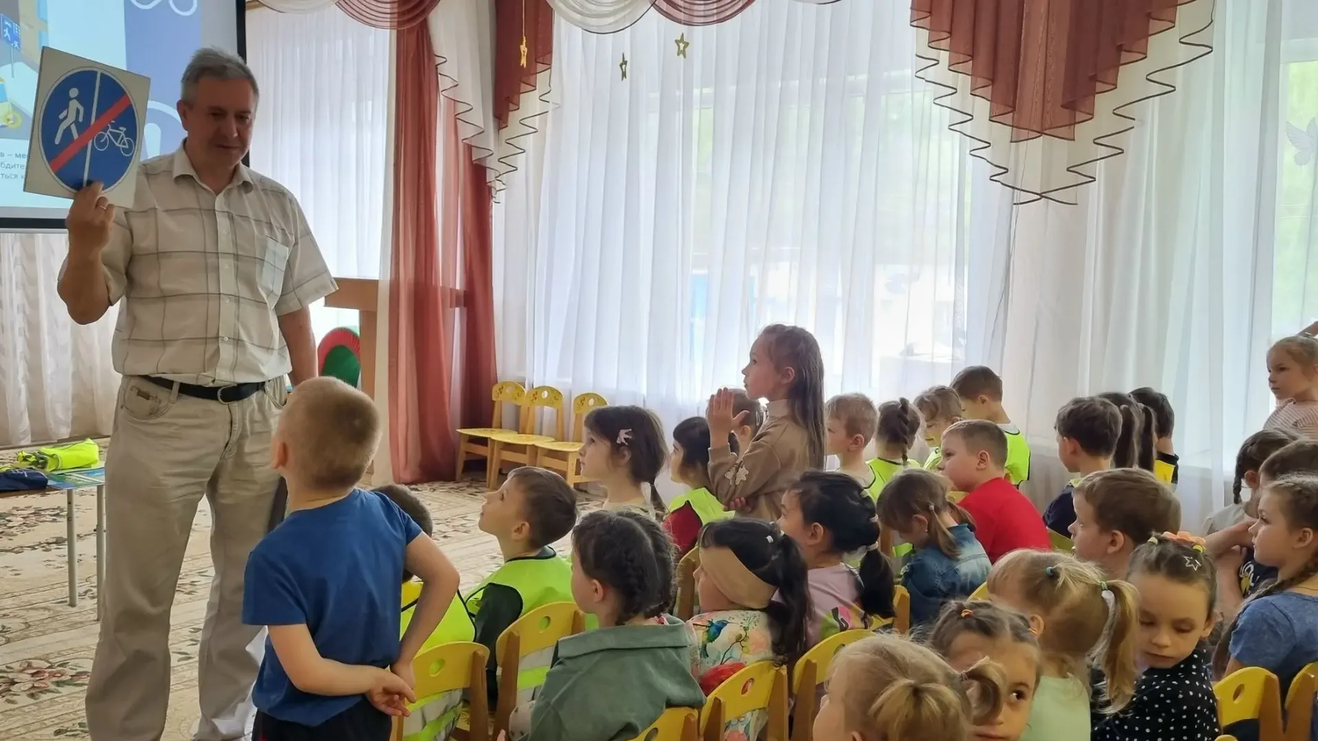 🚦«Лаборатория безопасности» завершает весеннюю серию занятий по правилам дорожного движения   Сотруд