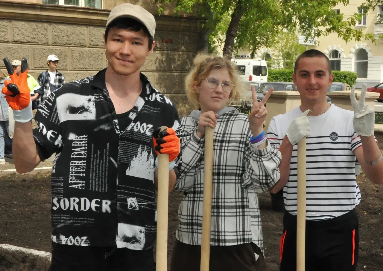 🌲 Вечнозелёная история    Территория возле института гуманитарного образования преобразилась: здесь 