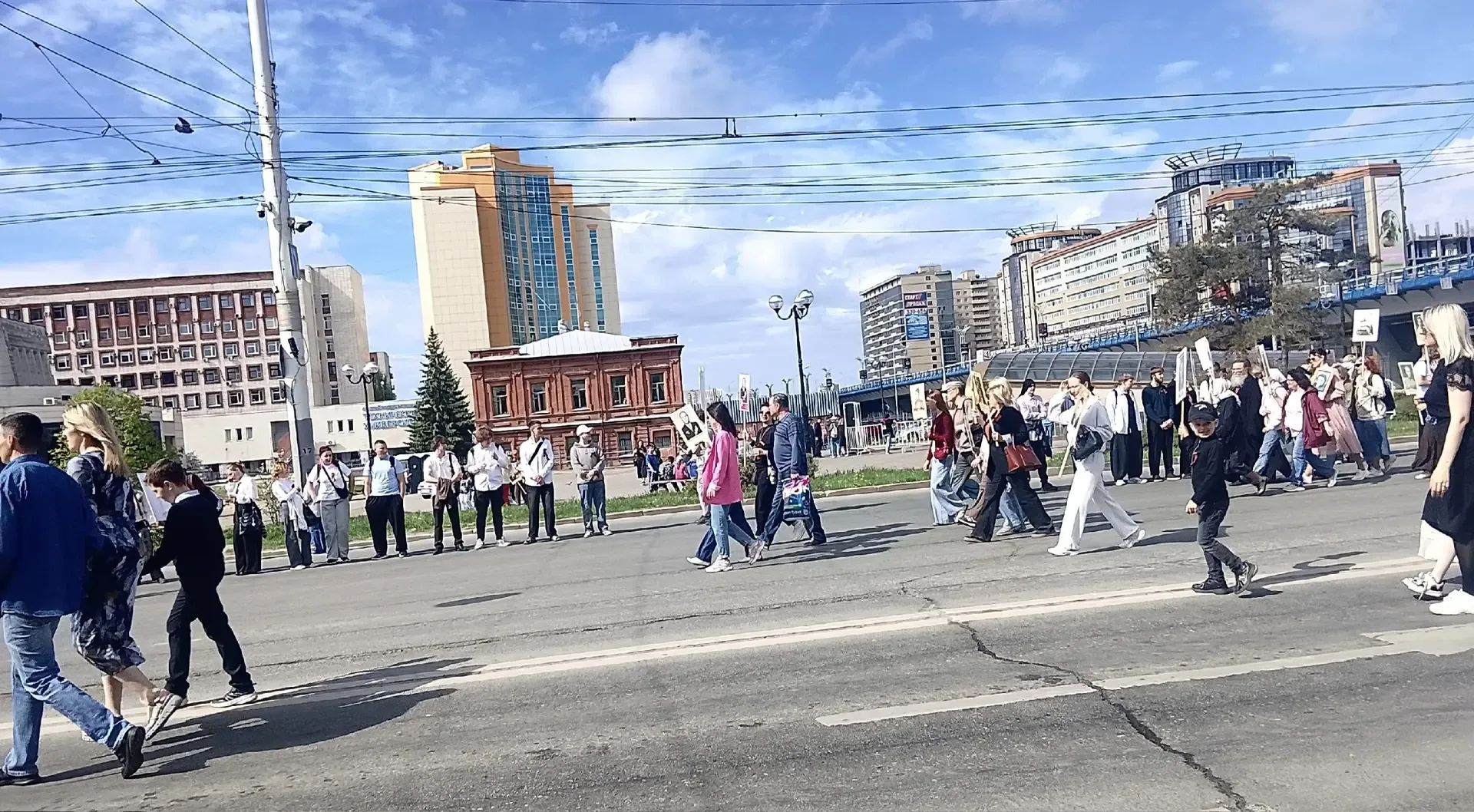 🇷🇺В Омске завершилось шествие «Бессмертного полка». Колонна с портретами ветеранов прошла по централ