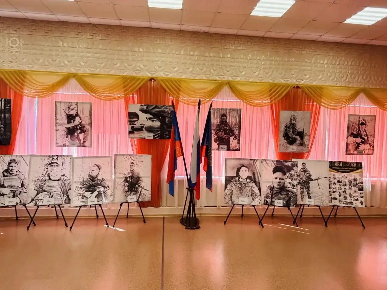 В Мончегорской коррекционной школе открылась передвижная выставка «Лики Героев», посвящённая мончего