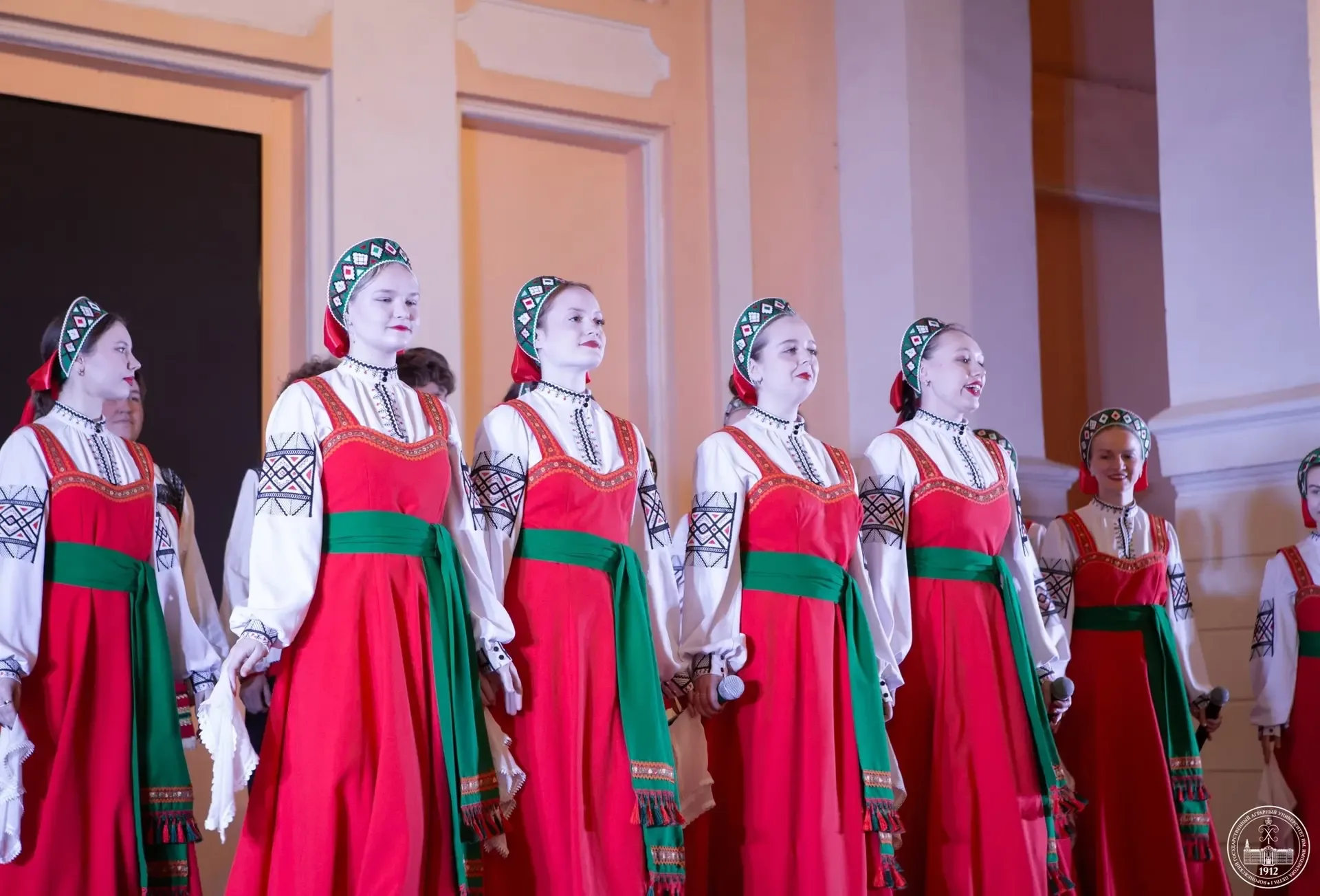 🏆 «Чернозёмочка» взяла I место на Всероссийском конкурсе «Битва хоров: Za Победу!»    Наш коллектив 