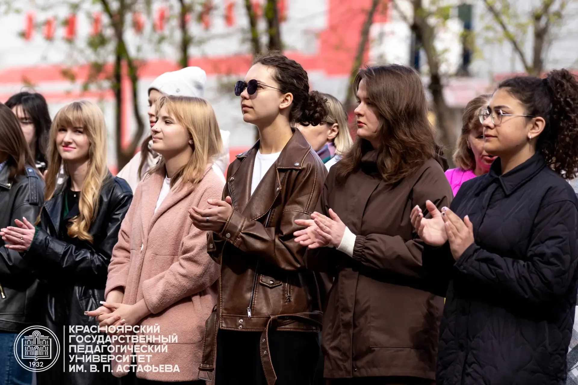 В КГПУ прошла торжественная церемония поднятия флага 🇷🇺  Право торжественно поднять  государственный