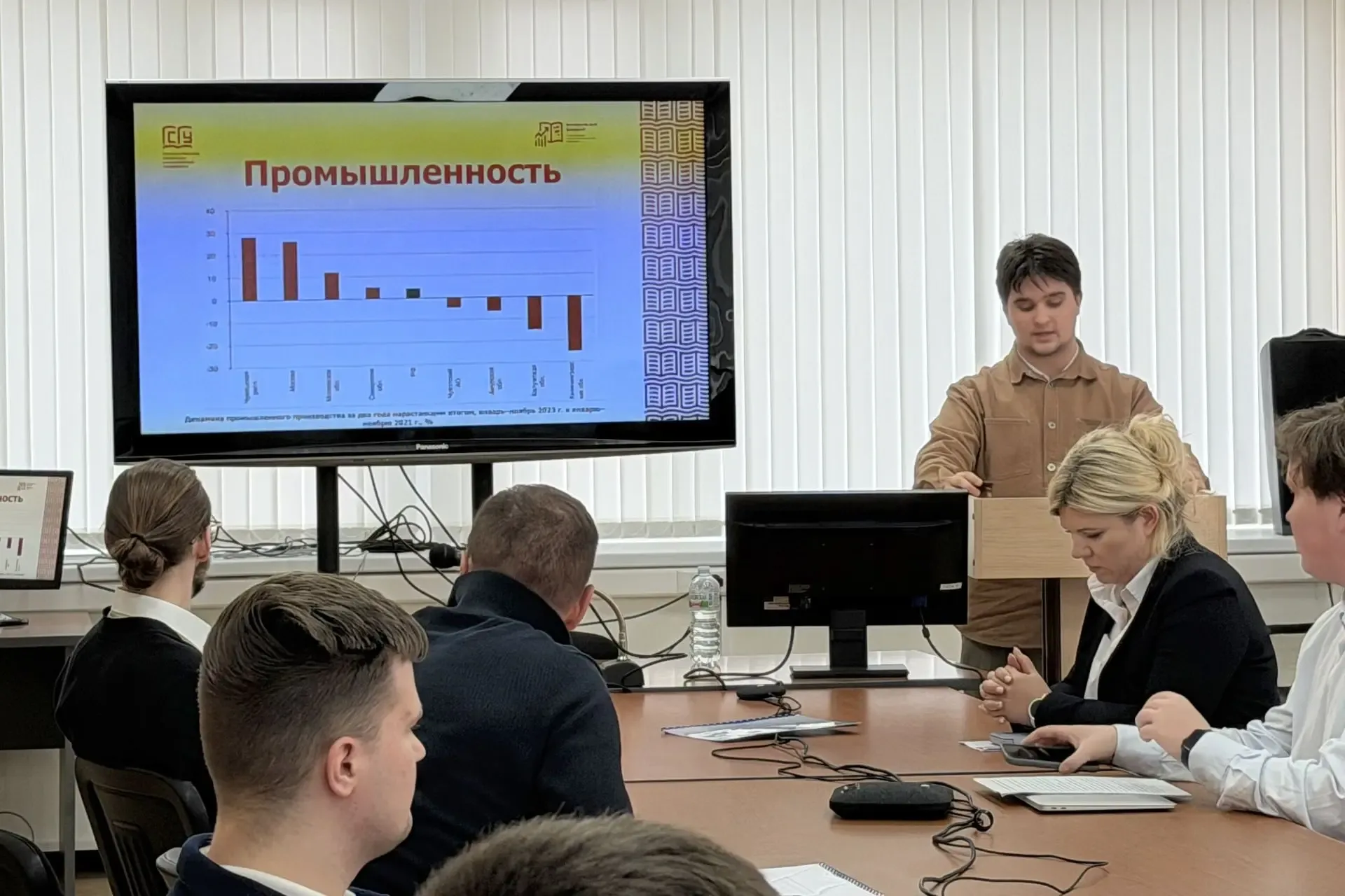 Студенческие идеи против санкций 🎓💡🚫  Студенты и аспиранты экономического факультета представили сво
