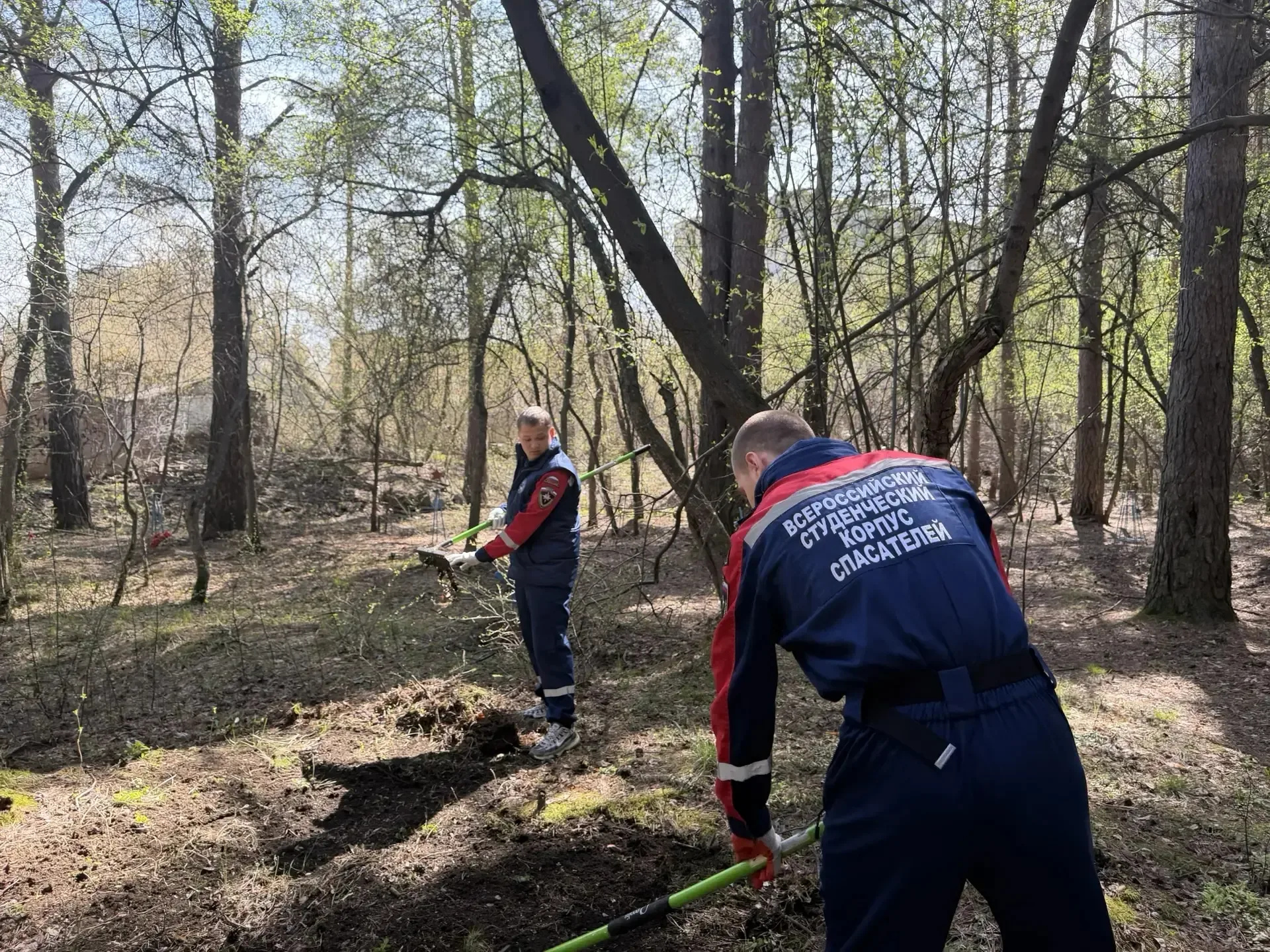 Память в делах: субботник на воинском захоронении 🕊  Сегодня, 5 мая, в преддверии 81-й годовщины Вел