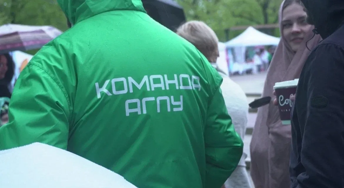 🌸 АГПУ в центре Первомая: выбираем профессию будущего!  Сегодня, 1 мая, вся страна отмечает Праздник