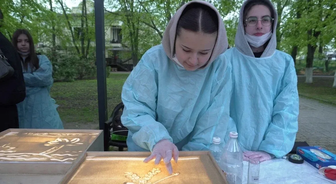🌸 АГПУ в центре Первомая: выбираем профессию будущего!  Сегодня, 1 мая, вся страна отмечает Праздник