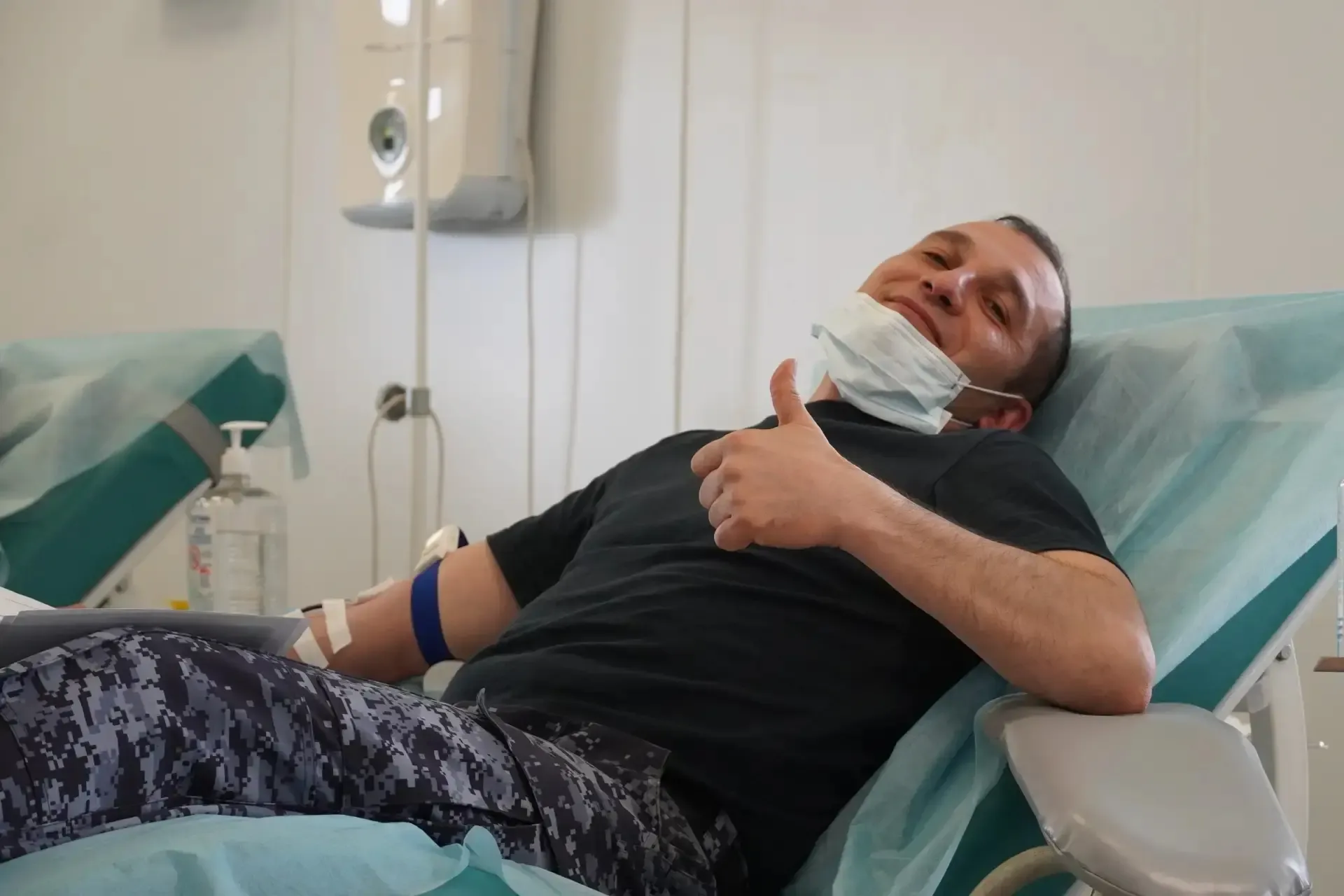 Благородство у них в крови: В Саратове сотрудники Росгвардии поддержали всероссийскую донорскую акци