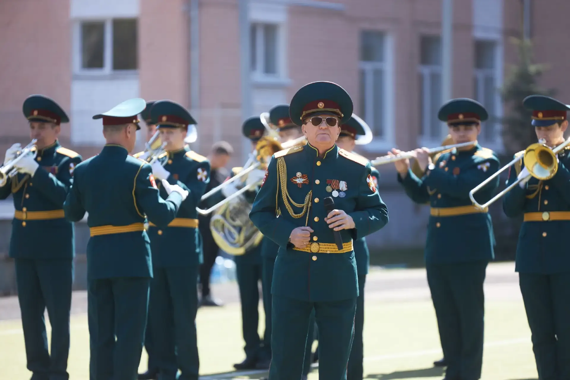 Военнослужащие казанского полка Росгвардии стали почетными гостями торжества ко Дню Победы в подшефн