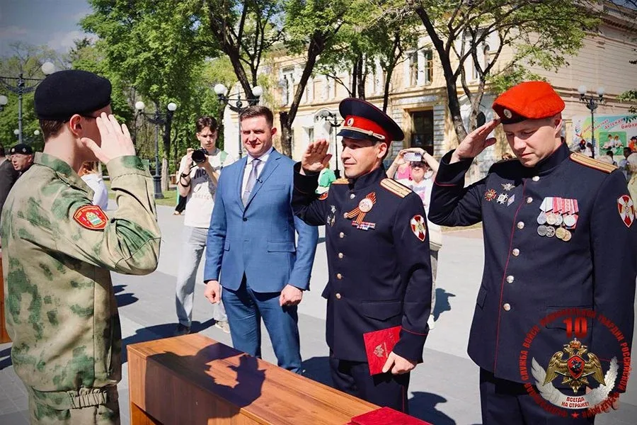 "Дорога в новую жизнь" — кадеты Росгвардии получили сертификаты об окончании обучения в профильном к