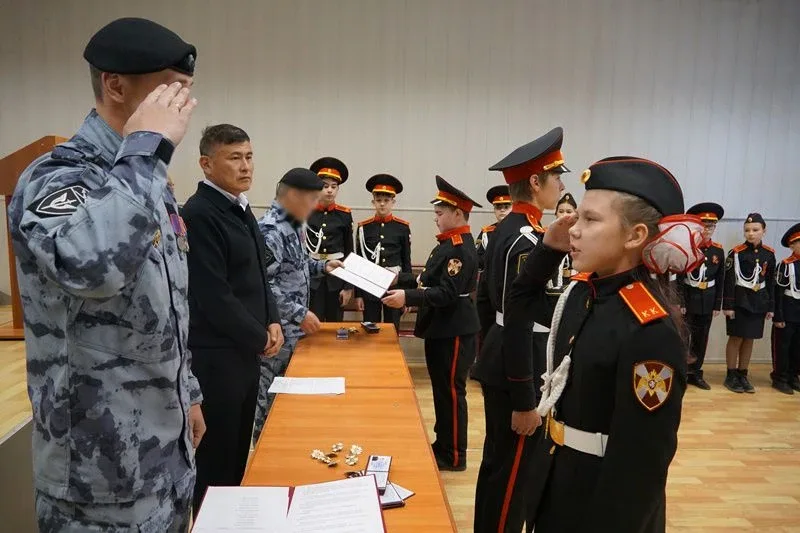 🇷🇺 Пока кадеты росгвардейского класса в Амурской области готовятся к выпускным экзаменам и балам, их