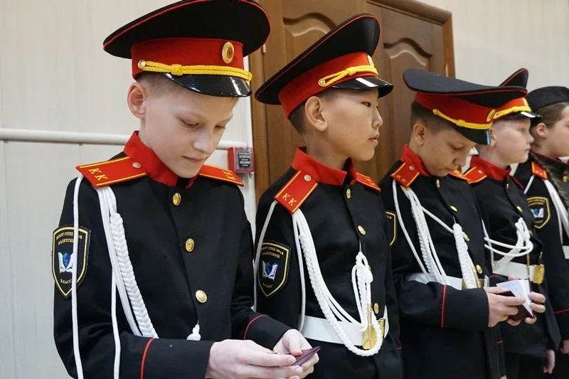 🇷🇺 Пока кадеты росгвардейского класса в Амурской области готовятся к выпускным экзаменам и балам, их