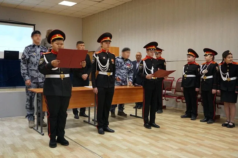 🇷🇺 Пока кадеты росгвардейского класса в Амурской области готовятся к выпускным экзаменам и балам, их