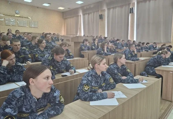 На кафедре русского и иностранных языков прошел цикл мероприятий, посвященных 81 годовщине Великой П