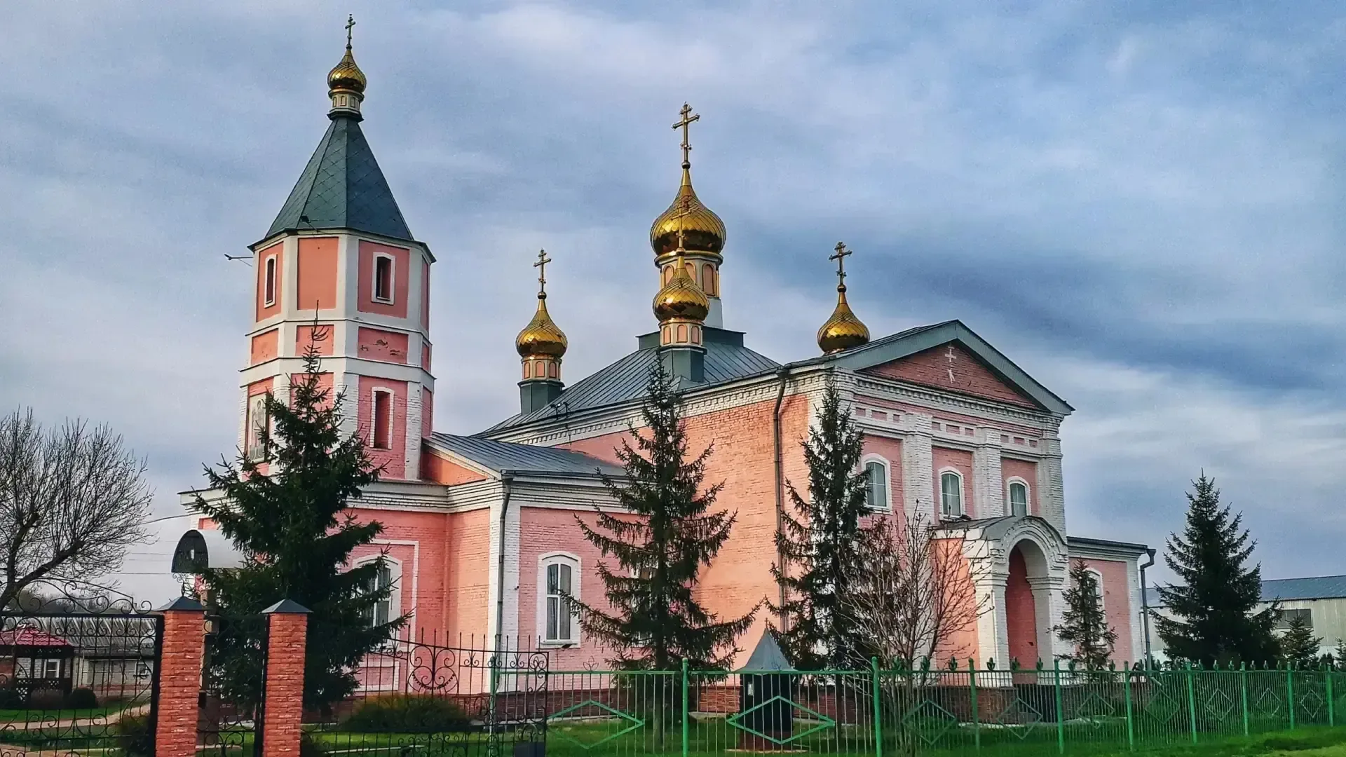 Вот такую красоту можно встретить у соседей в Курской области, находится всё это совсем недалеко, в 