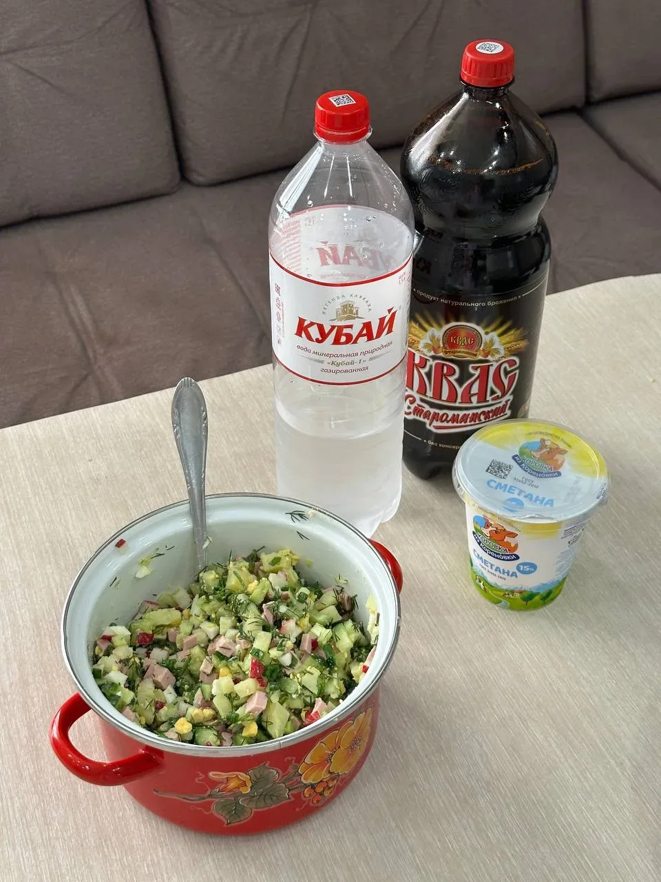 Сезон окрошки открыт ☀️🥣  Главный вопрос дня - чем вы ее заправляете? Для мужа делаю на квасе, а сам