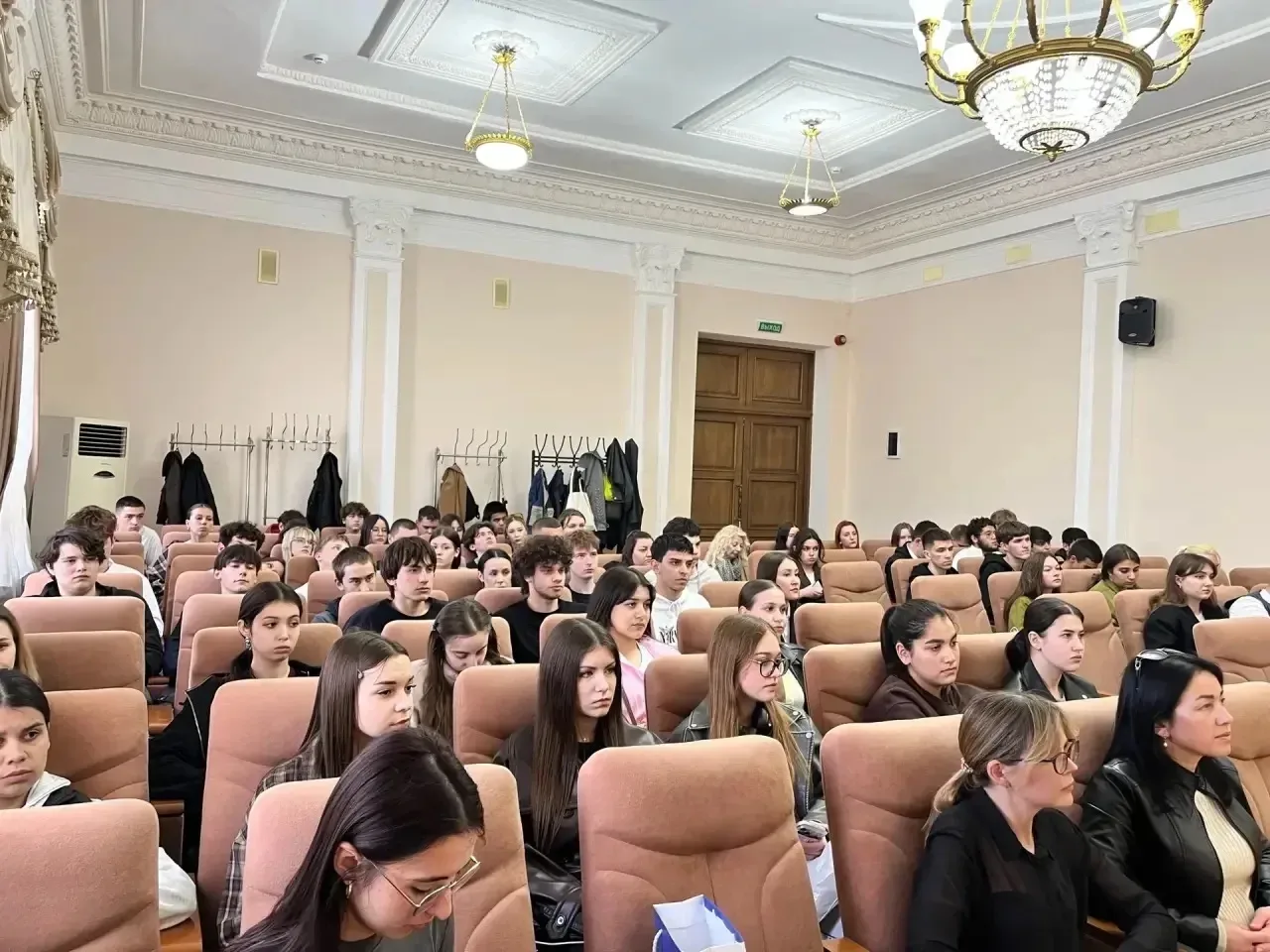 👨‍🎓Симферопольские студенты узнали о последствиях неформальной занятости   💡Круглый стол "Неформальн
