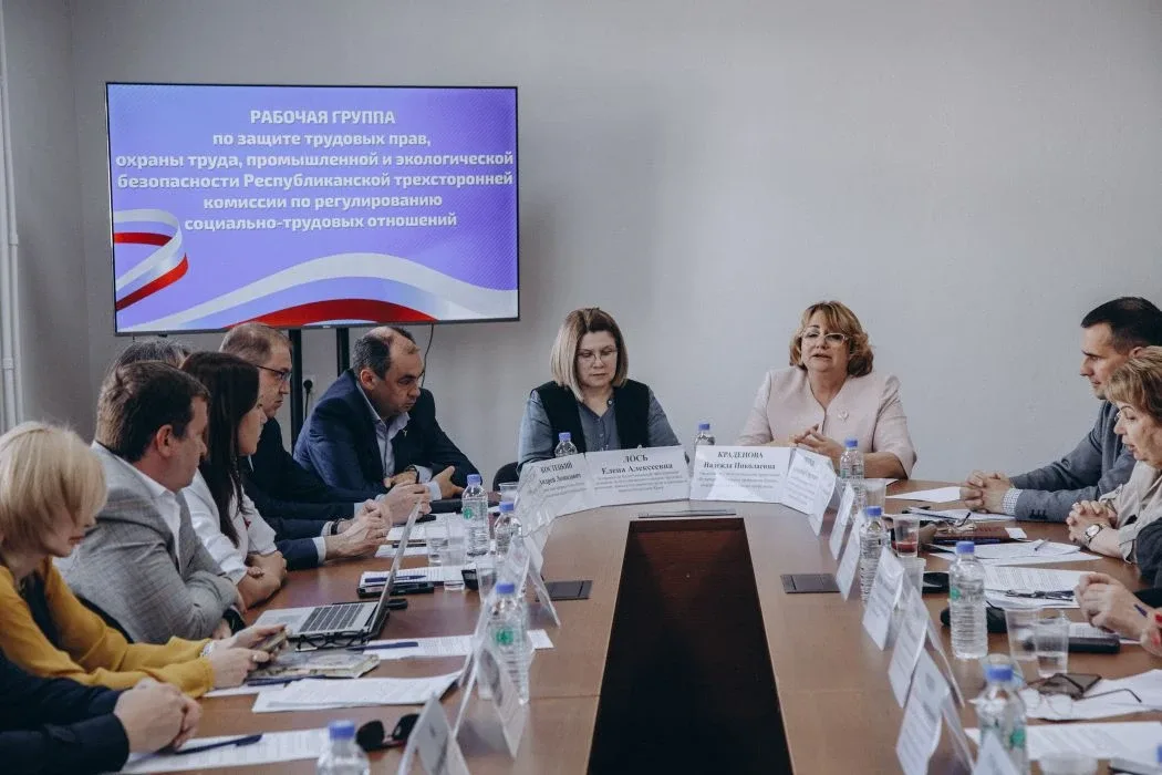 ⚡️Фокус внимания на охрану труда!  В Симферополе состоялось заседание рабочей группы по защите трудо