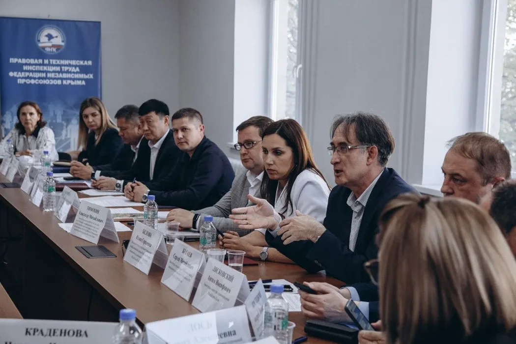 ⚡️Фокус внимания на охрану труда!  В Симферополе состоялось заседание рабочей группы по защите трудо