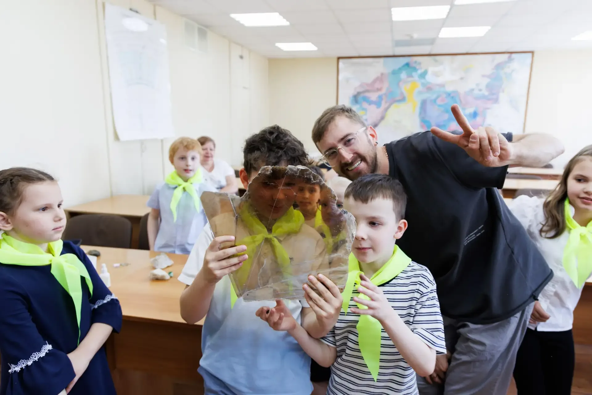 «Наука — детям!»: как 90 первоклассников покоряли МГРИ   🎓19 мая МГРИ на один день превратился в нас