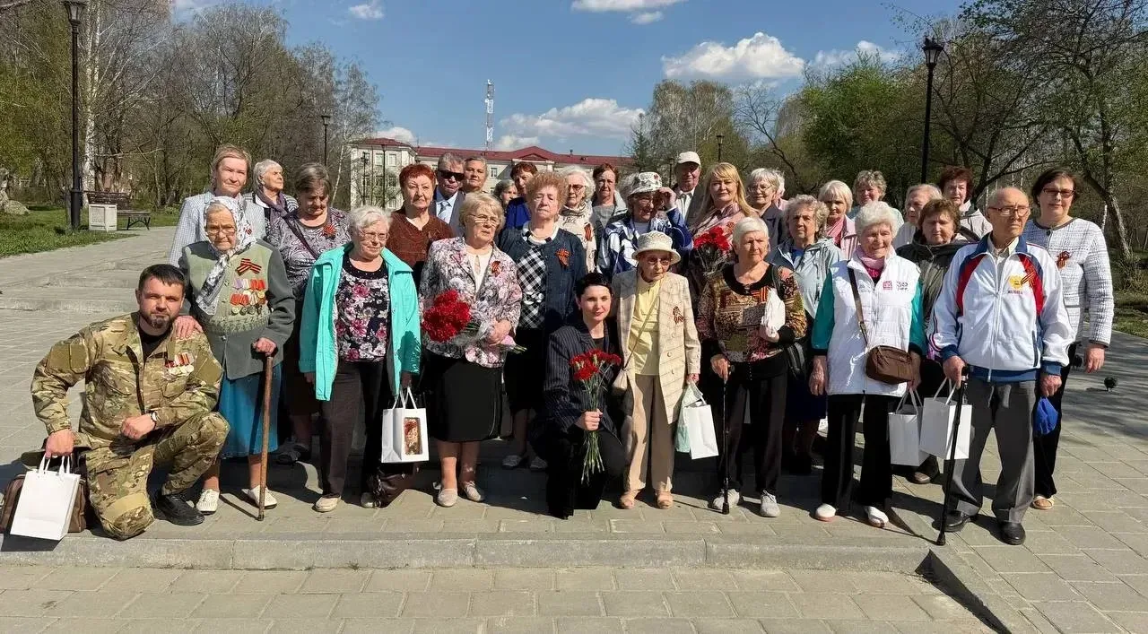 Вот так мы поздравляли наших ветеранов. Вспоминали, пели фронтовые песни, плакали, чего уж. Почтили 