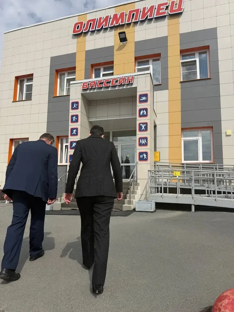 Из поездок на региональной неделе.  Порадовало Ирбитское муниципальное образование. На фото ФОК (физ
