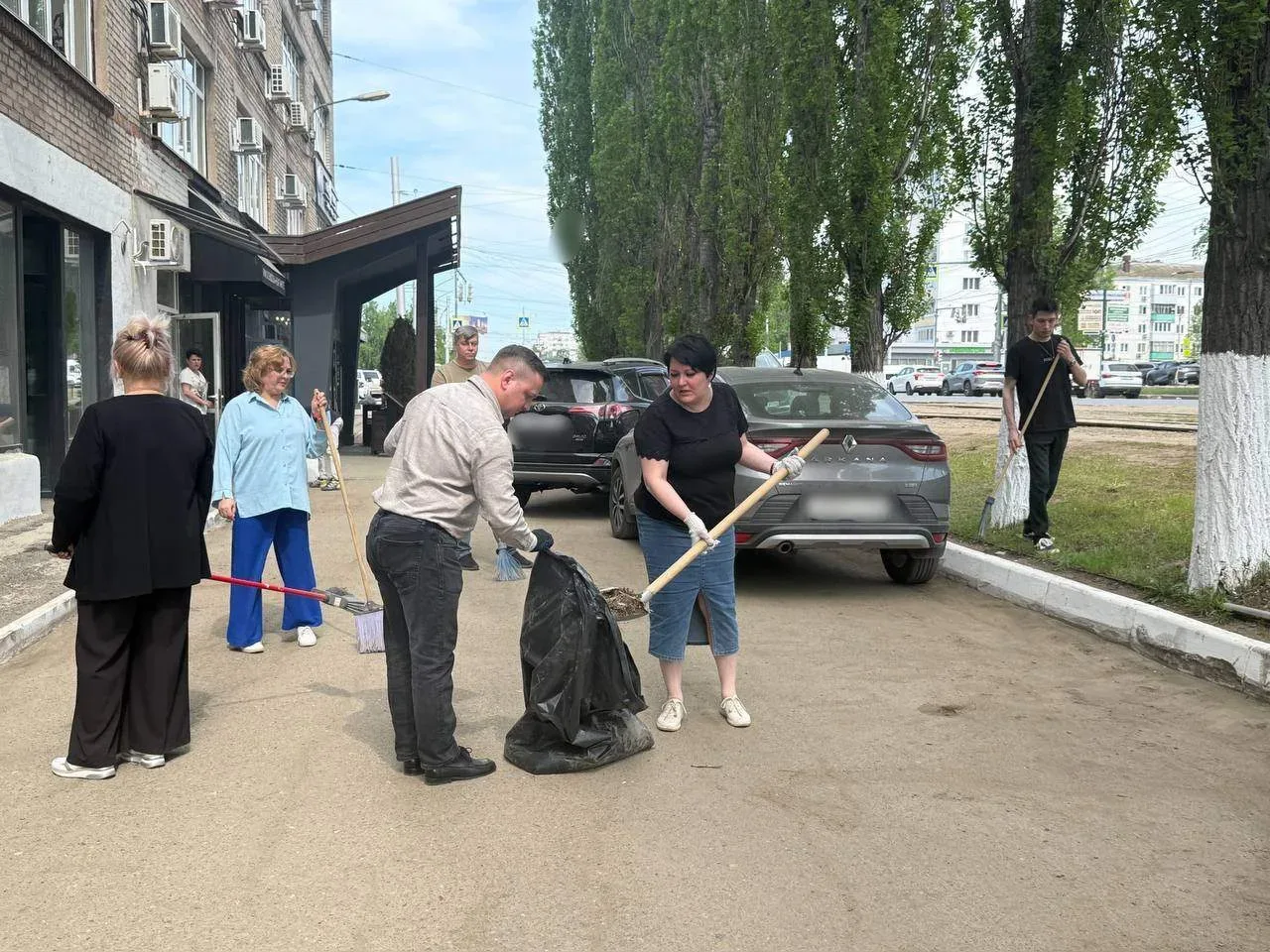Санитарная пятница в действии  🧹 Поддерживать чистоту важно на всех уровнях — начиная с территории, 