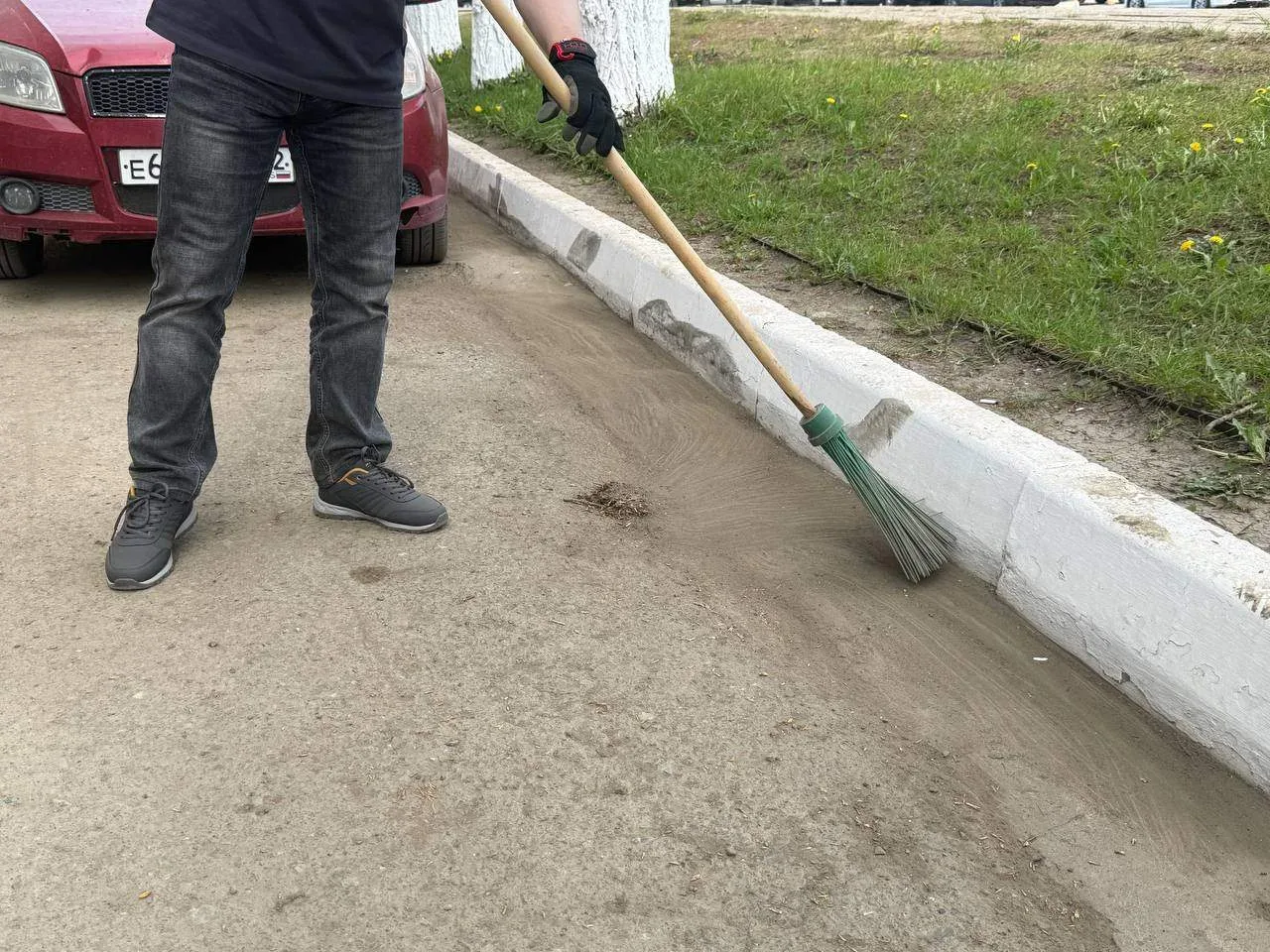 Санитарная пятница в действии  🧹 Поддерживать чистоту важно на всех уровнях — начиная с территории, 