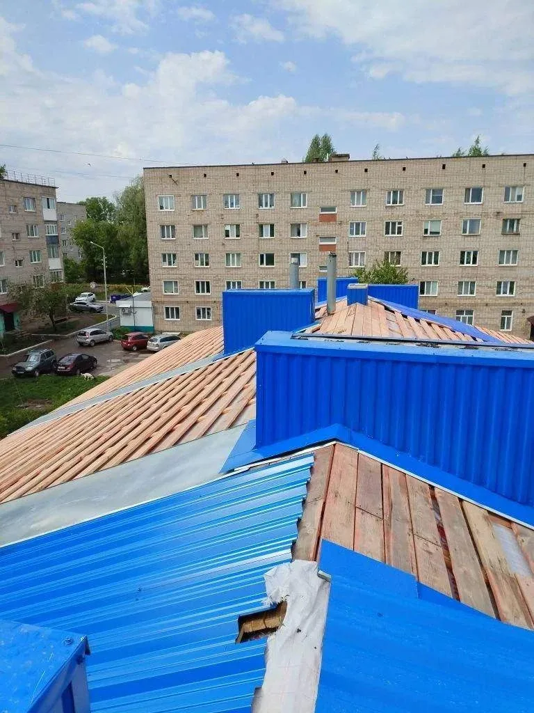 📍 Бирский р-н, г. Бирск, ул. 8 Марта, д. 32  Выполняется капитальный ремонт шатровой крыши.  Капитал