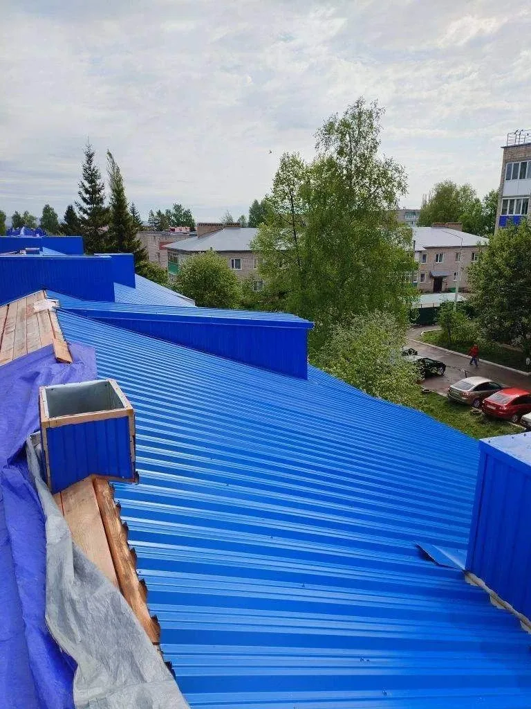 📍 Бирский р-н, г. Бирск, ул. 8 Марта, д. 32  Выполняется капитальный ремонт шатровой крыши.  Капитал