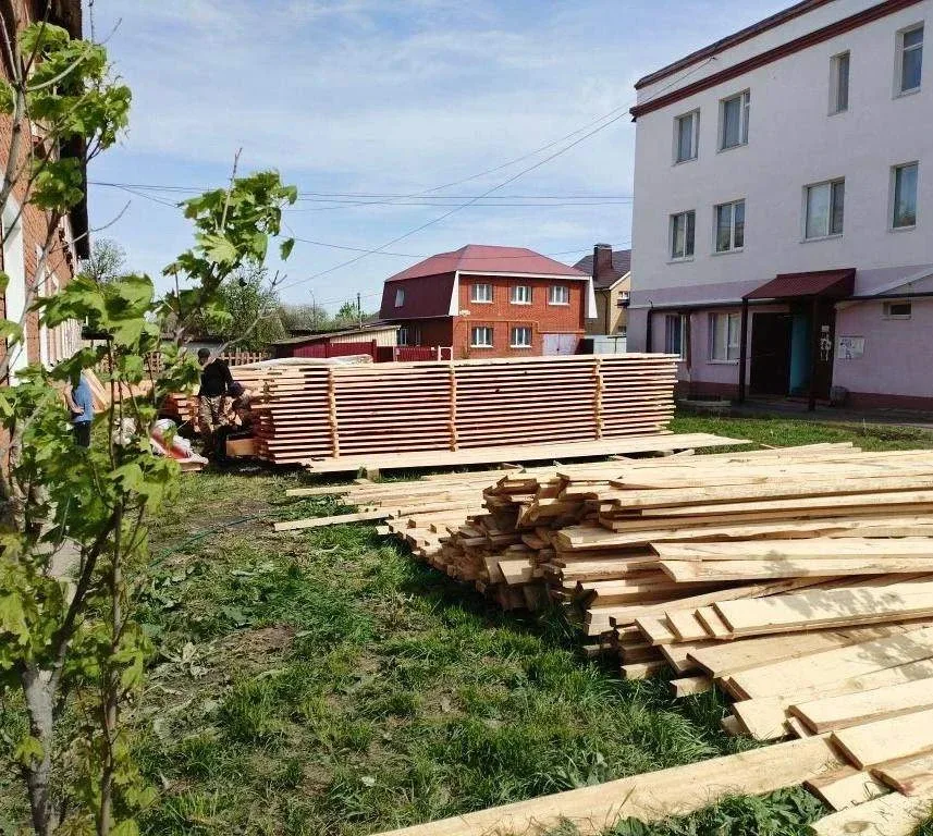 Янаульский р-н, г. Янаул, ул. Ломоносова, д. 19  Выполняется капитальный ремонт шатровой крыши.  Кап