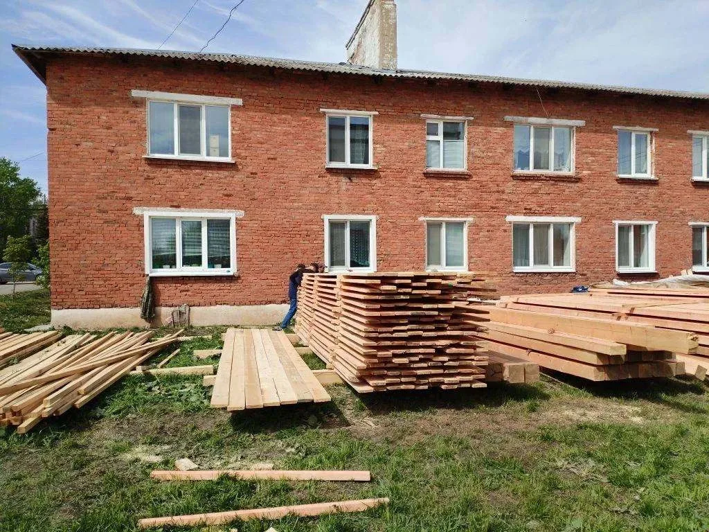 Янаульский р-н, г. Янаул, ул. Ломоносова, д. 19  Выполняется капитальный ремонт шатровой крыши.  Кап