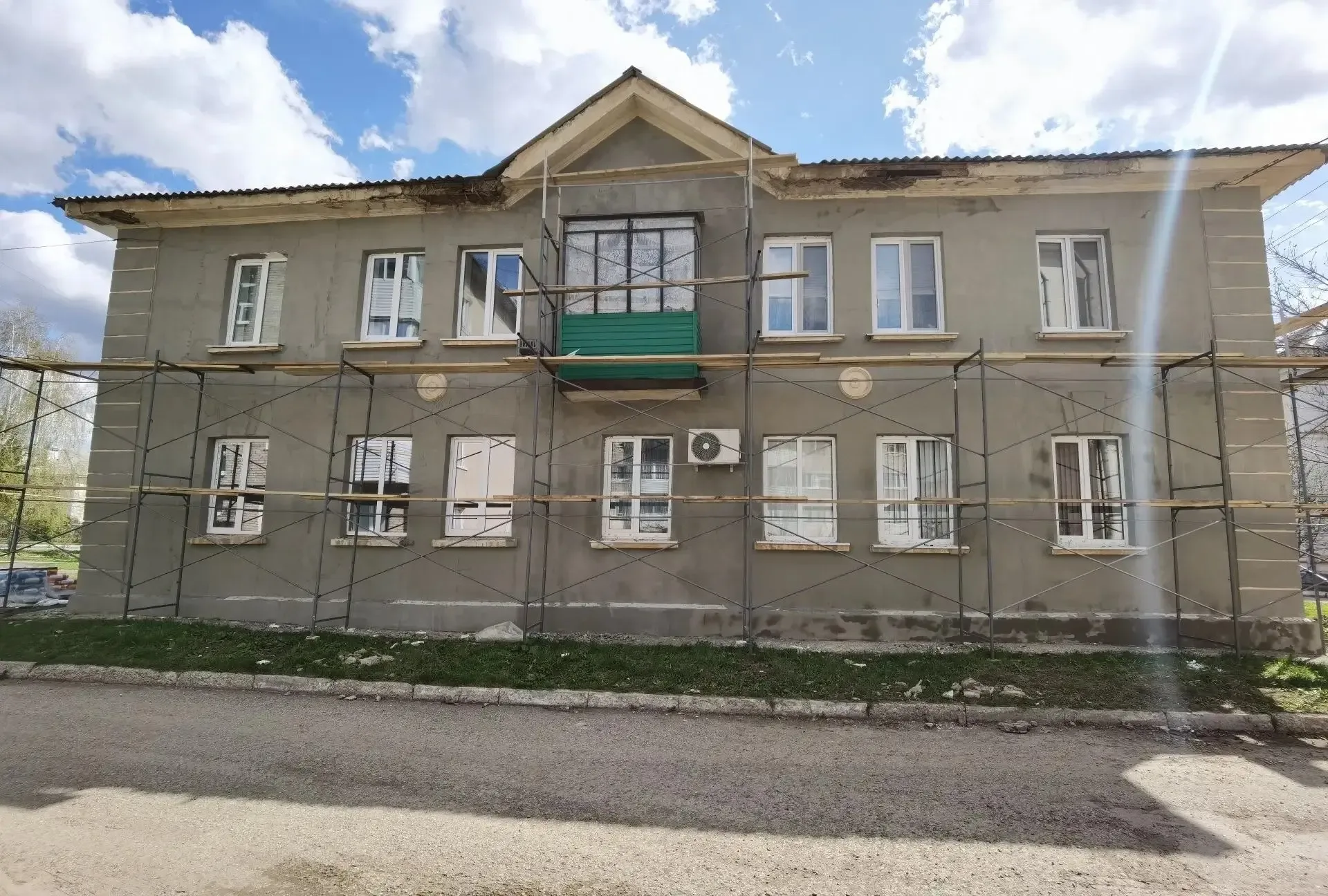 г. Октябрьский, ул. Девонская, д. 11  🧱Проводится капитальный ремонт фасада.  ⚡️Капитальный ремонт ф